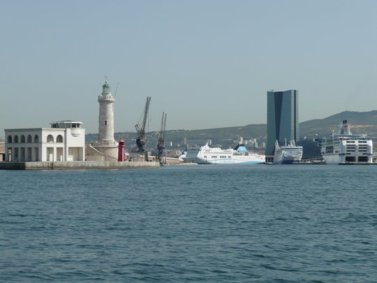 Sortir de Marseille et voir la côte depuis la mer
